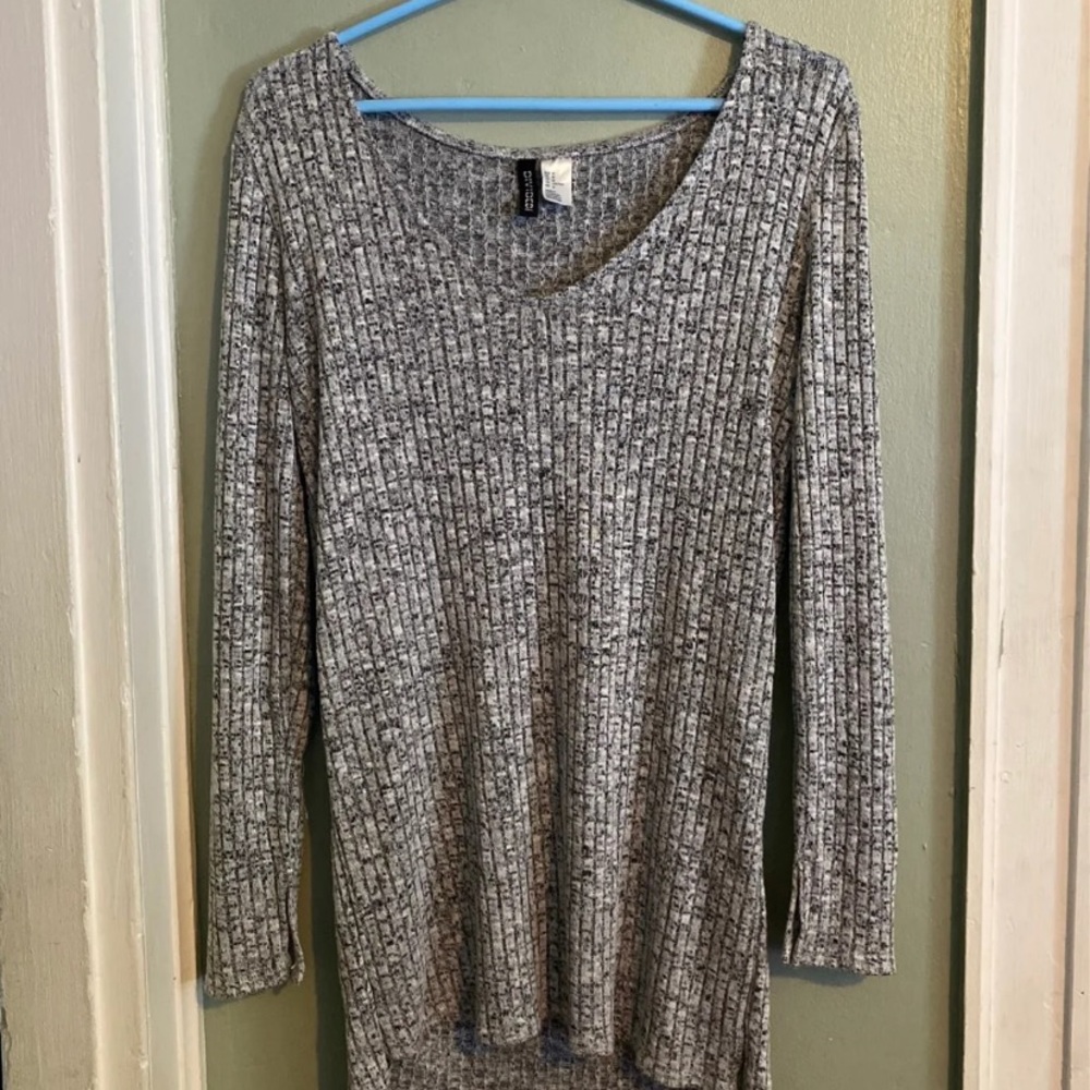 H&M Divided Grey Long Sleeved Top